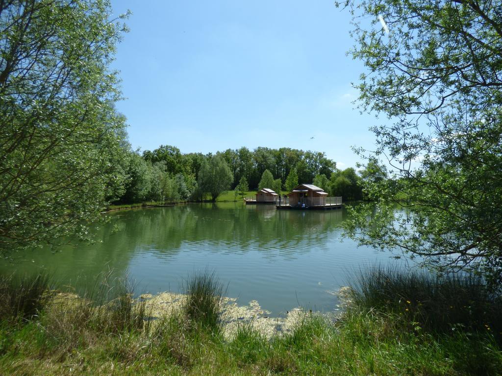 Cabanes Flottantes Du Lac De Pelisse Hotel Douzains Kültér fotó