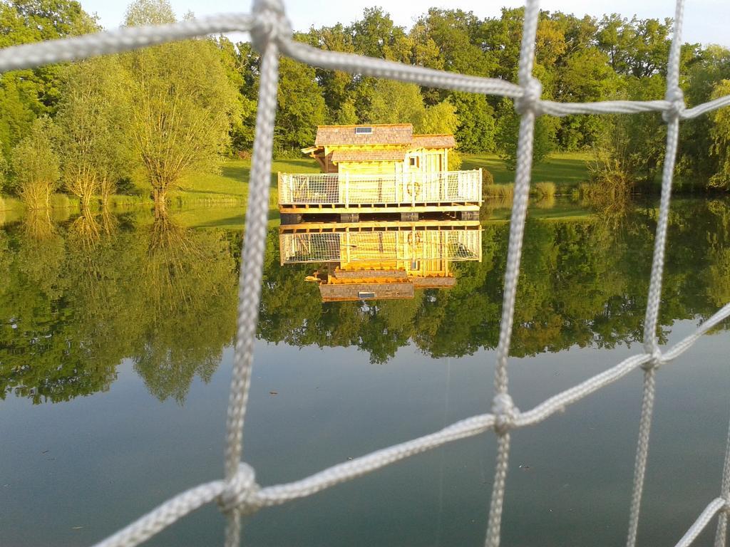 Cabanes Flottantes Du Lac De Pelisse Hotel Douzains Kültér fotó