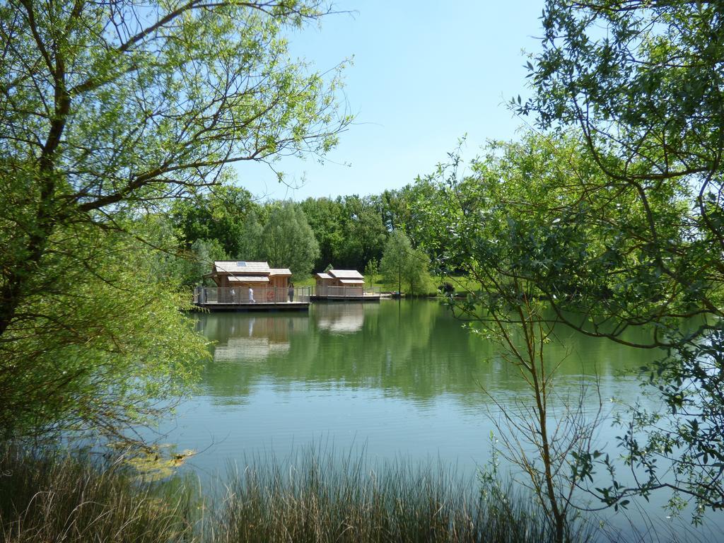 Cabanes Flottantes Du Lac De Pelisse Hotel Douzains Kültér fotó