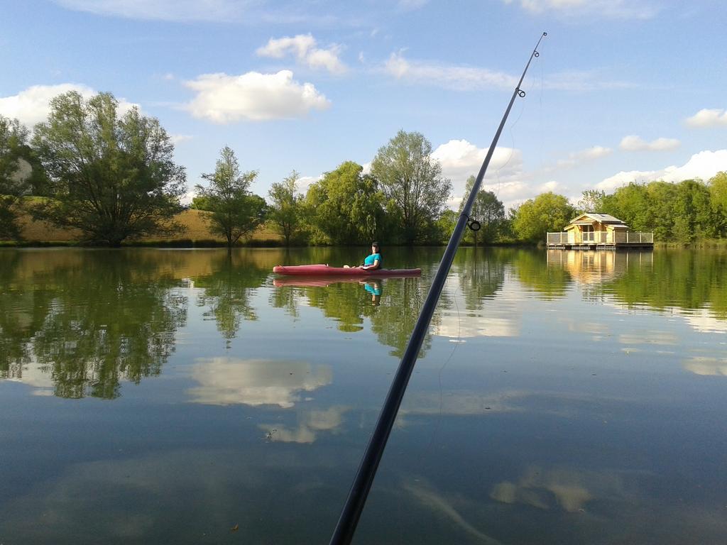 Cabanes Flottantes Du Lac De Pelisse Hotel Douzains Kültér fotó