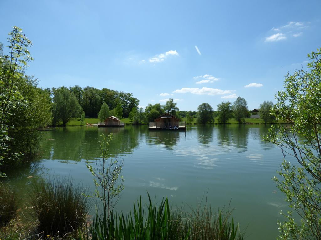 Cabanes Flottantes Du Lac De Pelisse Hotel Douzains Kültér fotó