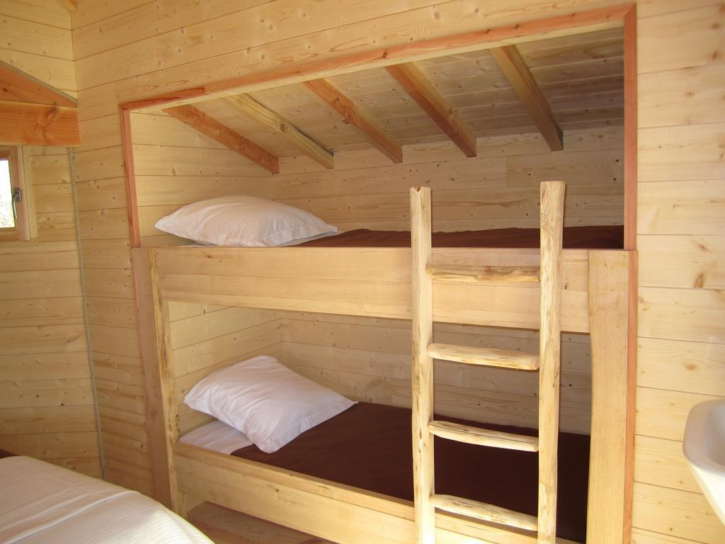Cabanes Flottantes Du Lac De Pelisse Hotel Douzains Szoba fotó