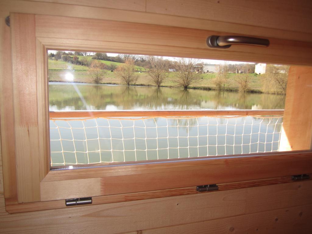 Cabanes Flottantes Du Lac De Pelisse Hotel Douzains Szoba fotó