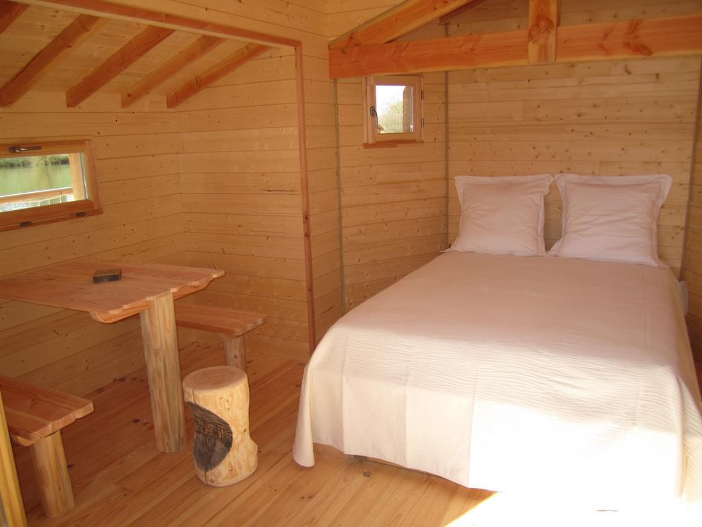 Cabanes Flottantes Du Lac De Pelisse Hotel Douzains Szoba fotó