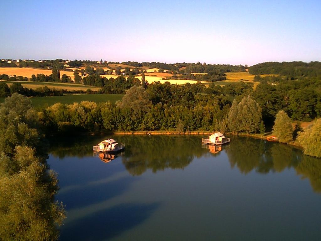 Cabanes Flottantes Du Lac De Pelisse Hotel Douzains Kültér fotó